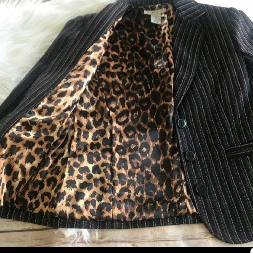 Cabi pinstriped leopard lined blazer size 6 - Picture 3 of 6